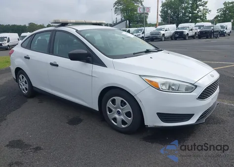 2015 Ford Focus S z USA, uszkodzony, nr VIN 1FADP3E20FL360312